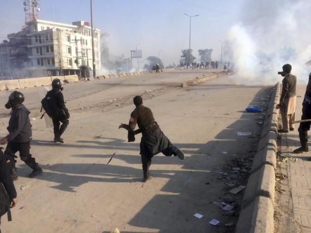 1killed150hurtaspakforcesclashwithislamistprotesters;mediablocked
