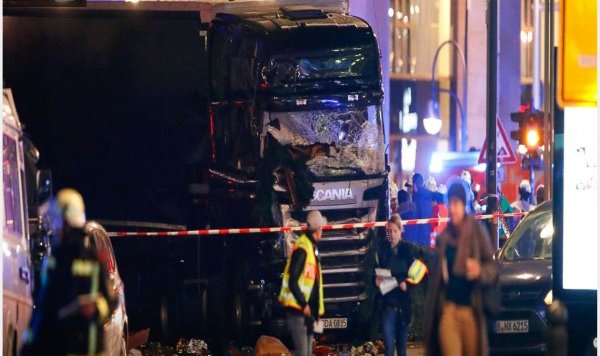 berlinattack:suspectwhoallegedlyplowedintogermanchristmasmarketcrowdkilling12reportedlyrefugeefrompakistan