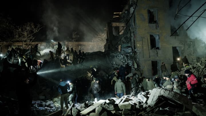 massiverussianstrikeonkyivkills9overnight