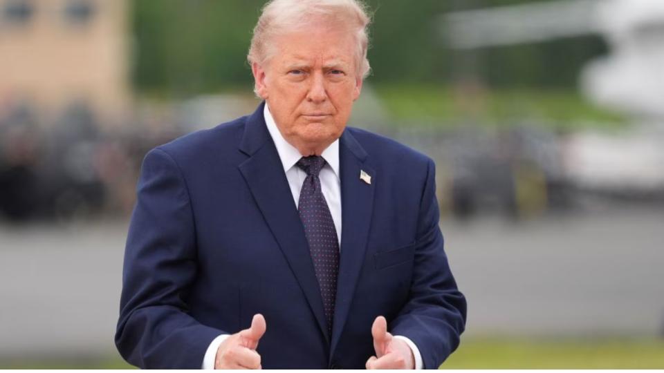 trumpgatherscabinetashelookstosealdealtoendwar
