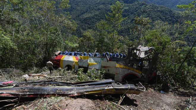 boliviacrash:busplungesintoravinekilling25