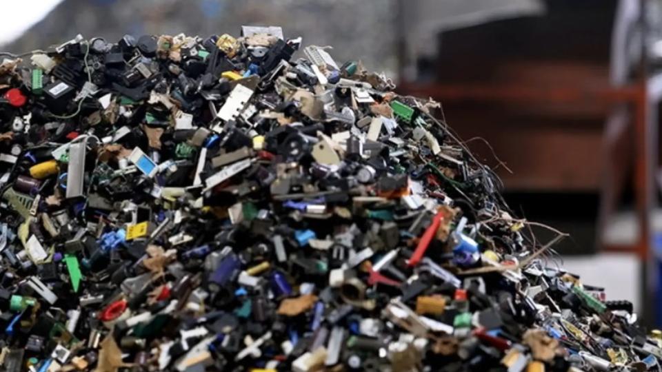 Malaysia Bans E-Waste Imports, Pledges Crackdown on Illegal Dumping