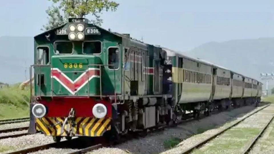gunmenopenfireonexpresstraininbalochistan