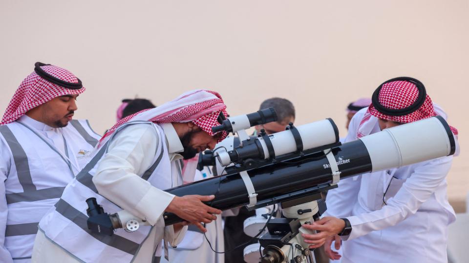 Saudi Arabia calls for sighting of Dhul-Hijjah moon on May 27