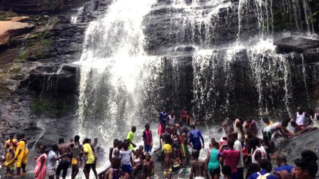 ghanawaterfall:manydeadinkintampofreaktreeaccident