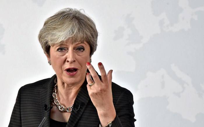 airstrikesagainstsyria:britishpmtheresamaytofacecriticismforbypassingparliament