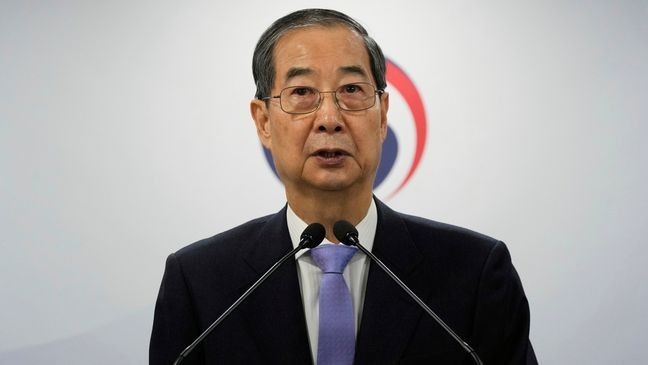 southkoreancourtreinstatesimpeachedprimeministerhanducksooasactingpresident