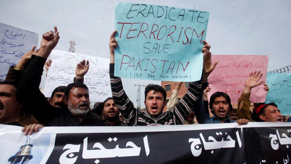 pakistan:over100militantsdieinraidsaftershrinebomb