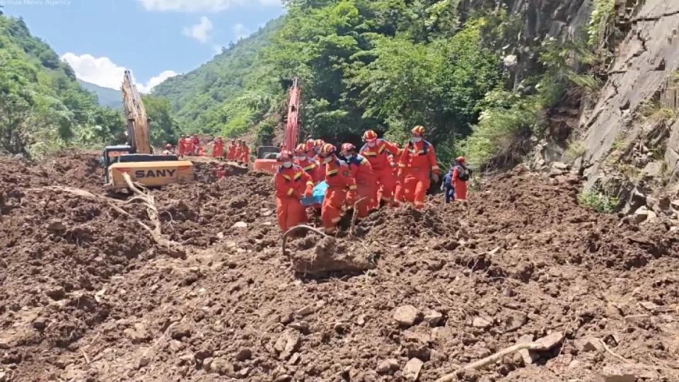 China Landslide Kills 5, Leaves 12 Trapped