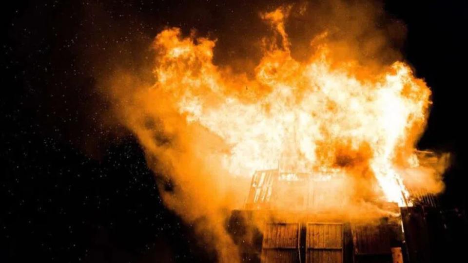 Fireworks store explosion in China kills 8 