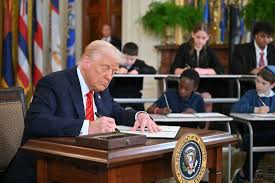 uspresidenttrumpsignsexecutiveordertobegindismantlingeducationdept