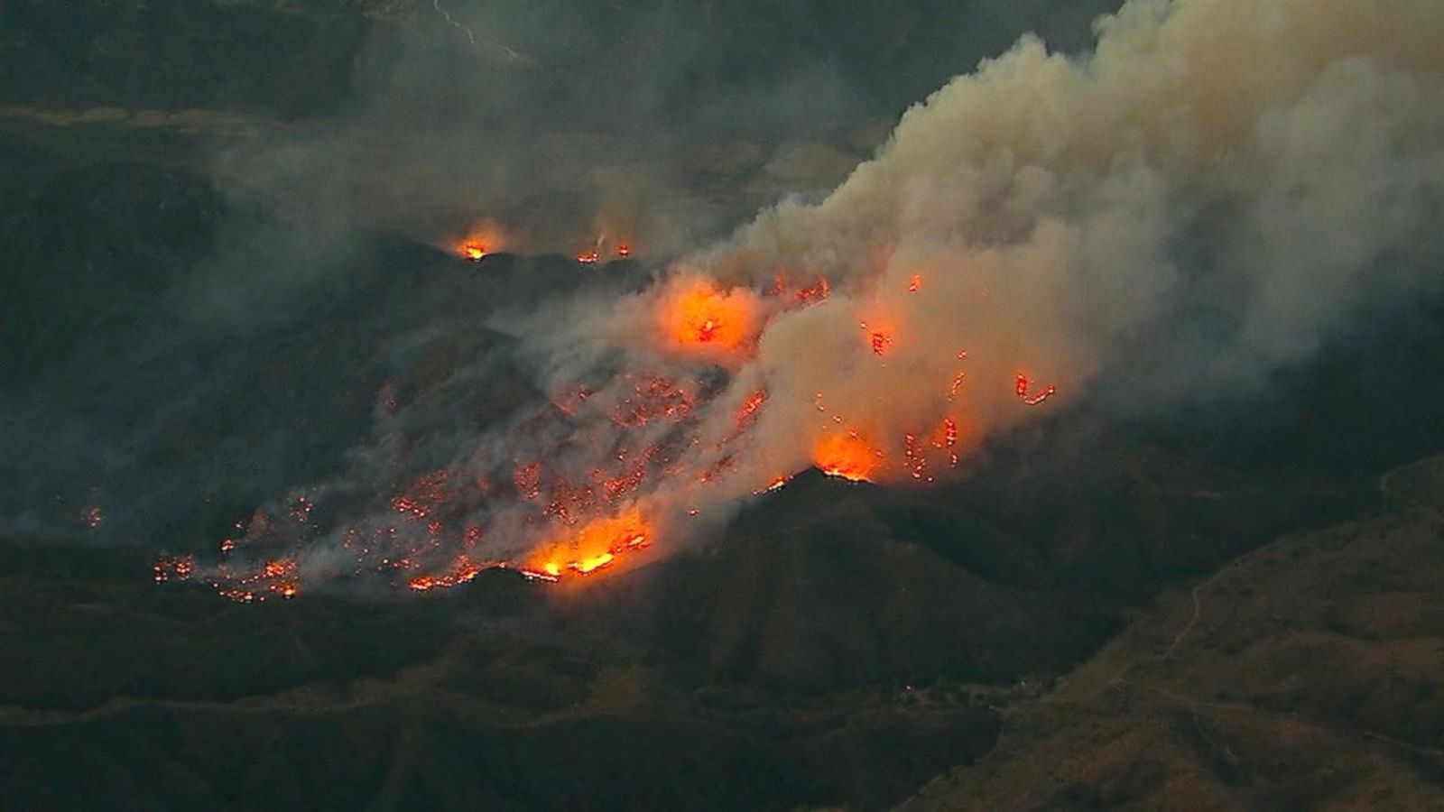 Пожар без огня во сне. Лесной пожар Вулси. Пожар в Калифорнии 2018 на карте. Фото с пожаров в городе Алматы.