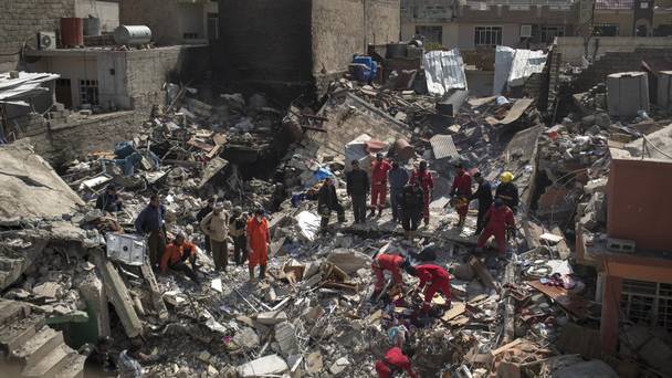 iraq:airstrikeskillover100isismilitantsnearsyriaborder