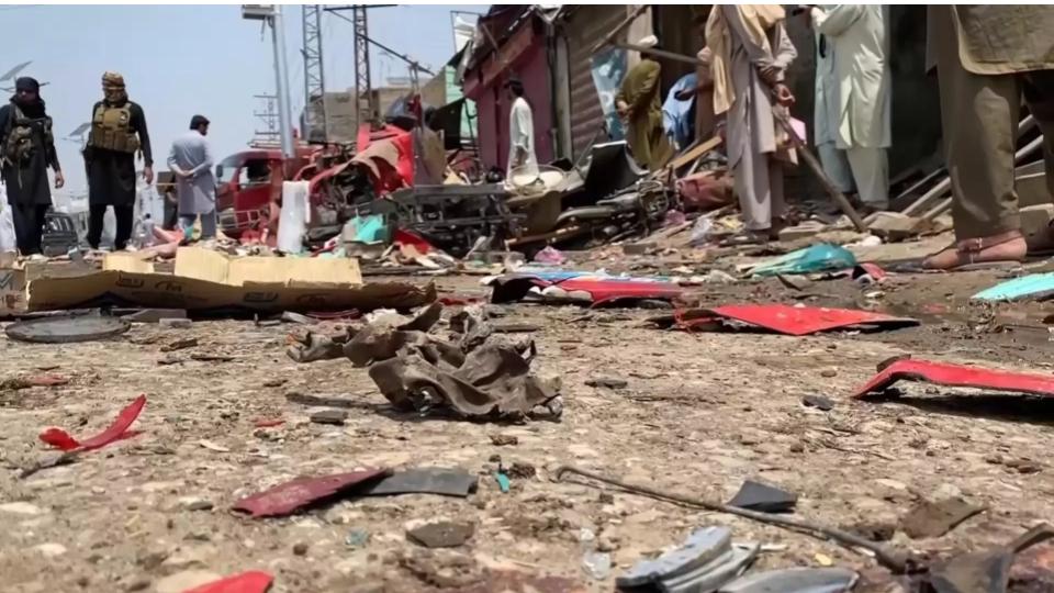 bombriggedtorickshawexplodesinpakistanbazaar9killed