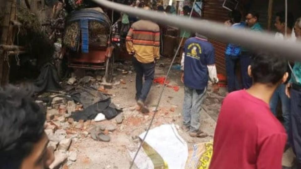 Earth Quake jolts Dhaka, 4 dead and 50 injured