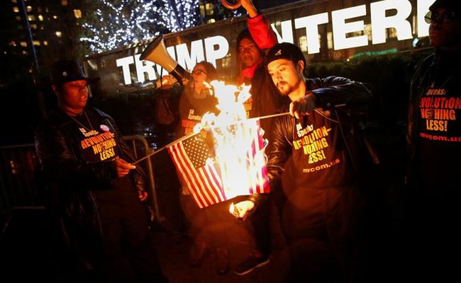 donaldtrumpflagburningtweetleadsactiviststoburnsomeflagsinnewyork