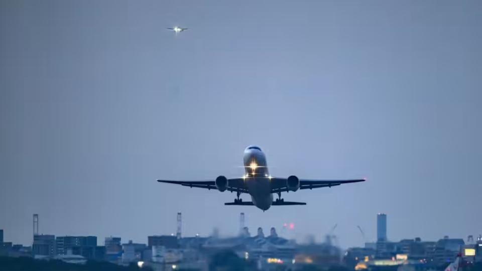 Iran Resumes Commercial Flights From Tehran International Airport