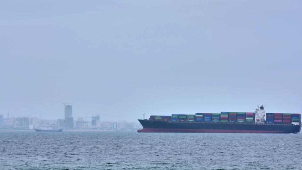 Iran Threatens to End Gulf Countries Oil Production