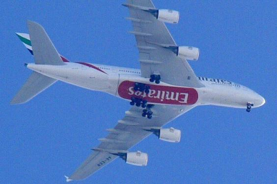 emiratespassengerjettodubaimakesemergencylandingatheathrowafterwheelfault