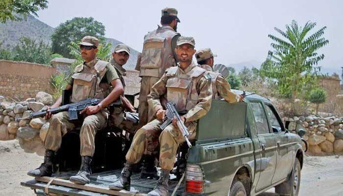 Four army personnel killed in suicide blast at military convoy in Pakistan