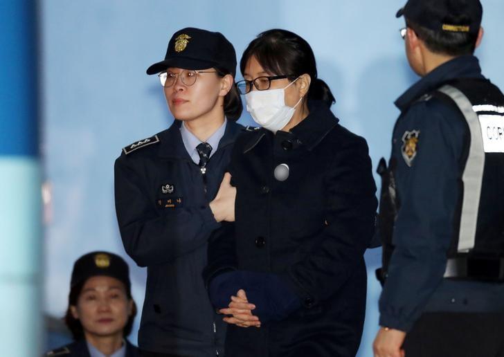 southkoreascandal:lottechiefarrestedexpresidentsfriendjailedfor20yrs