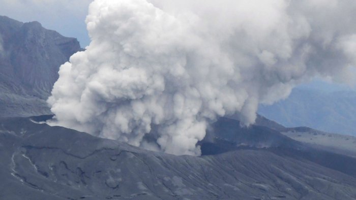 volcanomountasoeruptedinjapan