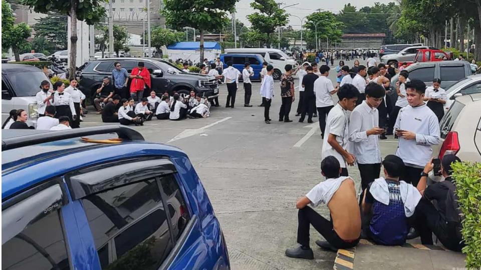 Magnitude 7.5 earthquake in Philippines, tsunami warning lifted