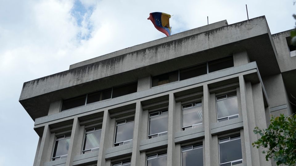 Venezuela Closes Its Embassy In Ecuador To Protest The Police Raid On The Mexican Embassy There