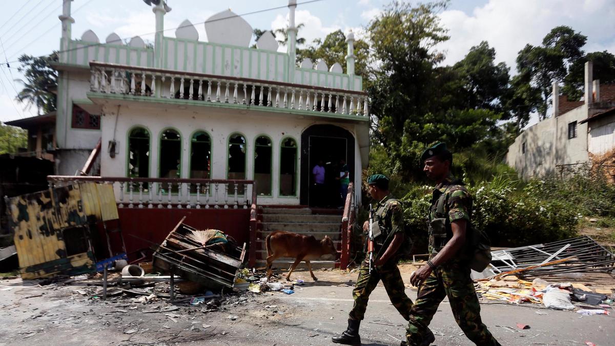 curfewimposedafterattacksonmuslimreligiousplacesinsrilanka