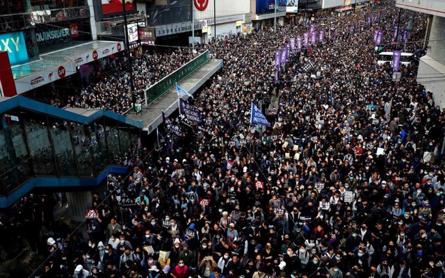 antigovtprotestersthrongcitystreetsinhongkong