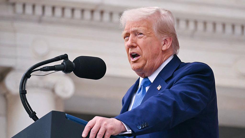 Trump Warns Iran of Unprecedented Response to Any US Attack