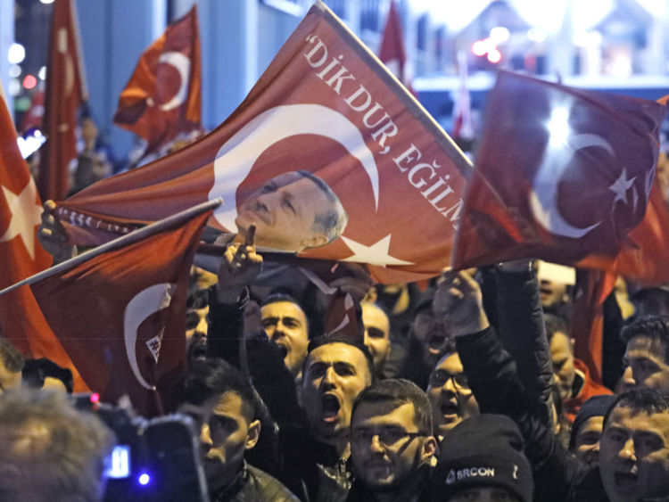 dutchriotpolicebreakupturkishprotestinrotterdam