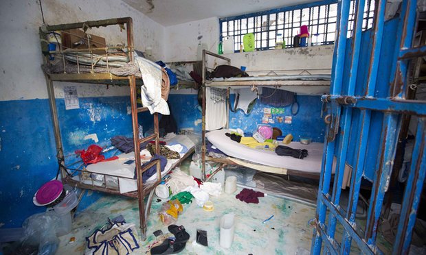 haitijailbreak:over100inmatesescapebarefoot