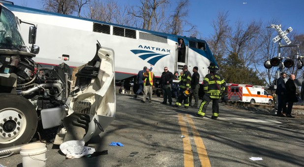 us:traincarryingrepublicanlawmakerscrashesonedead