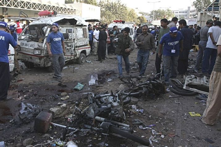 2killed8injuredinbombblastinkarachipakistan