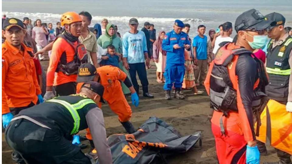 4 dead, 38 missing after ship sinks in Indonesia