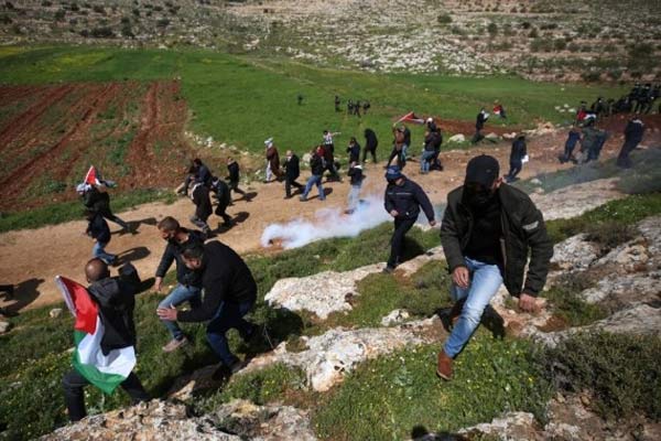palestinianministernasriabujaishinjuredinwestbankclashes