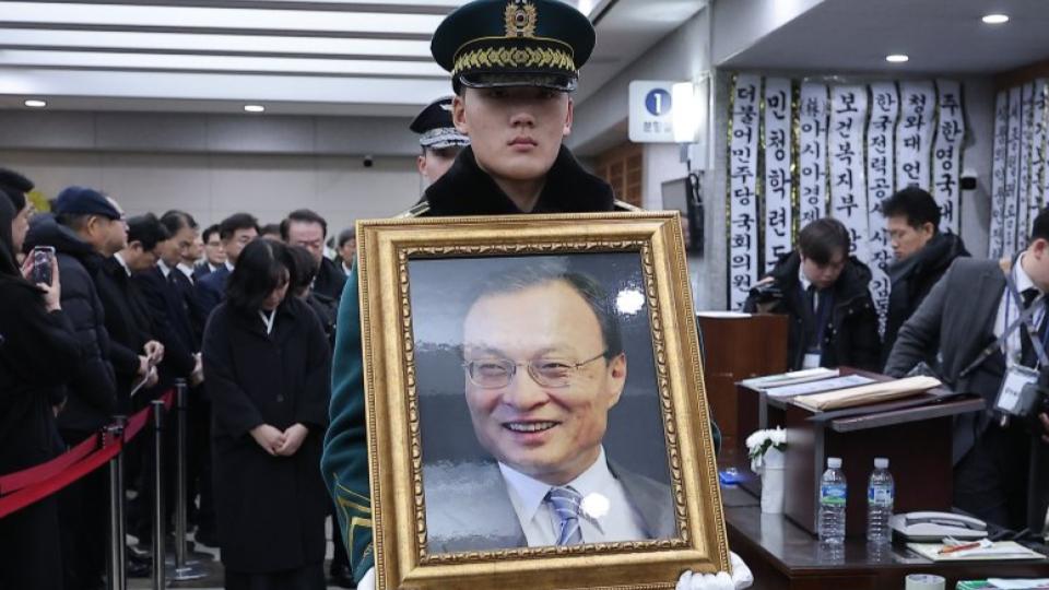 South Korea holds funeral for former PM Lee Hae-chan
