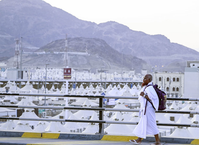 hajjpilgrimsinminaaheadofbigdayatmountarafat