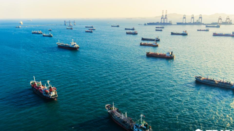 usnearly2kshipsstrandednearstraitofhormuzamidgulftensions