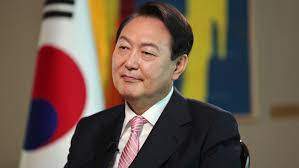 southkoreanauthoritiessuspendarrestofimpeachedpresidentyoonsukyeolafterstandoff