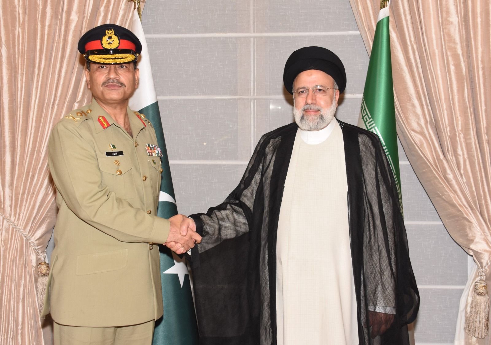 Iran Prez Raisi & Pak Army chief Munir discuss border security issues