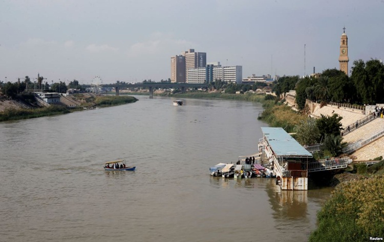 iraqferrysinking:deathtollrisesto100