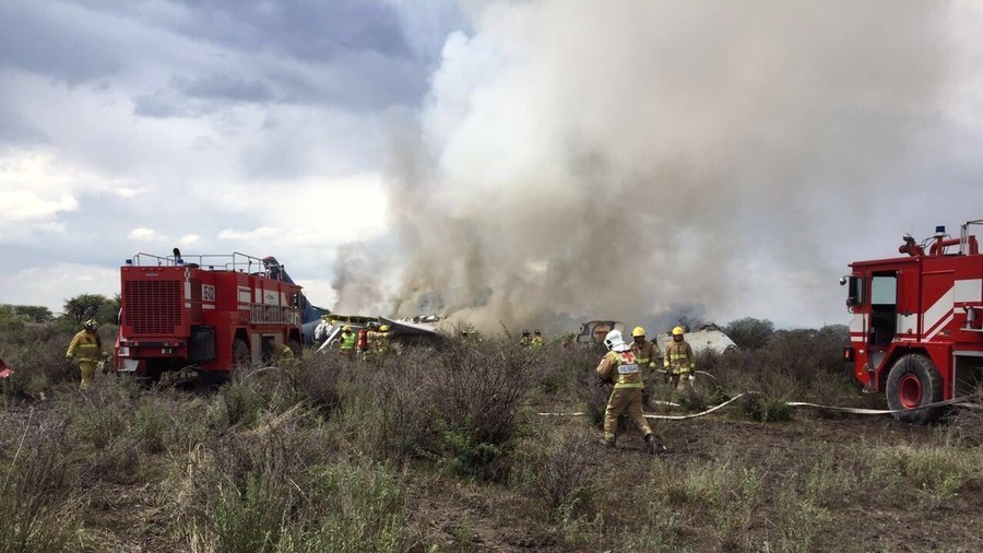 97injuredasmexicanplanecrashesatairport