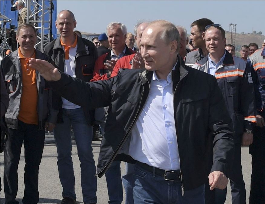 thelatest:putin:russianwarshipswillremainoffsyria