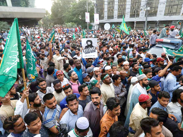 pakreleases350activistsofbannedislamistgroup