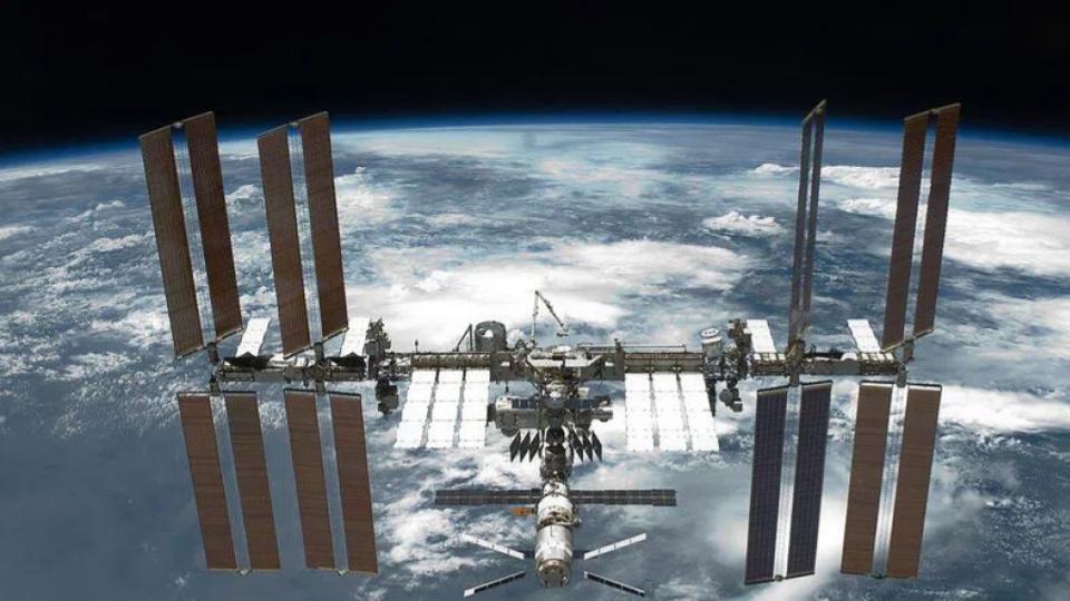 Astronauts remove faulty ISS antenna during spacewalk