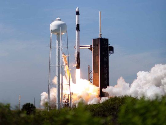 spacexcapsulecarrying3payingcustomersarrivesatinternationalspacestation