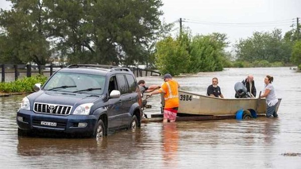 heavyraincausesmajorfloodsinaustralia’seastcoastclaiming8lives