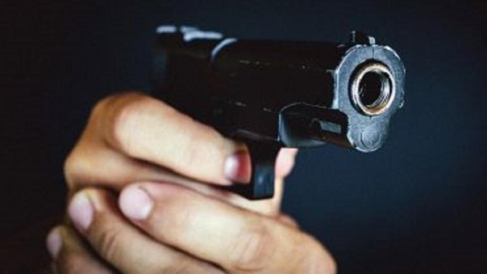 manshoots12ofhisfamilymembersiniran